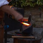 battere il ferro finchè è caldo battere il ferro finchè è caldo