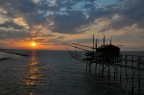 Foto scattata a termoli al tramonto con la mia D90.
Gi avevo messo uno scatto simile, questa  un altra prova visto che nel primo era stata criticata un poco la composizione, provo a mostrarvi questo scatto in cui la posizione del sole  pi "classica" :D 
Aiutatemi a migliorare!