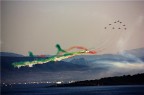 Frecce Tricolori : Evoluzioni nel cielo del Golfo di Olbia. Frecce Tricolori : Evoluzioni nel cielo del Golfo di Olbia.
