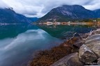 Fiordi, altopiani, montagne a picco sul mare, chiesette in legno e un popolo gentile e accogliente che purtroppo soffre ancora per una ferita aperta.

La Norvegia  un paradiso per chi ama i viaggi itineranti offrendo scenari mozzafiato dietro ogni curva.

Io ho provato a rendere la mia esperienza cos, spero possa essere anche di vostro gradimento.