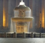 Notturno di fontana a San Pietro
