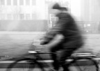 in bici nella nebbia in bici nella nebbia