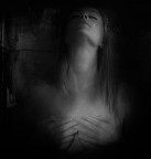 nel buio una luce mi accarezza nel buio una luce mi accarezza