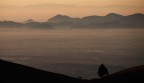 Panorama dal Monte Grappa verso sud: lontani i Colli Euganei e l'Appennino emiliano, gennaio 2012