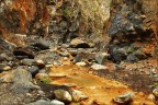 Particolarissimo corso d'acqua che deve il suo colore alla presenza di "svariati" minerali presenti al suo interno.