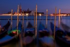 Nikon D300s,Nikon AF-S DX 18-105mm f/3.5-5.6 G ED VR, f9, 30s, iso 200, treppiede
[url=http://img703.imageshack.us/img703/6946/veneziagondole1800.jpg] foto in alta risoluzione [/url]