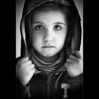 Bambina Burtoniana con broncio Bambina Burtoniana con broncio