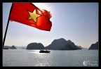 Foto scattata su un battello durante la mia visita nella baia di Ha Long. Vi ho postato questa foto per chiedere il vostro parere, perch non capisco se  uno scatto valido o meno, non mi sembra niente di speciale, per ha un qualcosa che mi piace.
Quindi commenti e critiche obbligati!