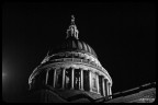 Nikon d3000  
con 18-55 f 4 a 1/60 ISO 800