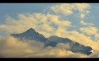 f/10 
Esposizione 1/800 sec
ISO 200
Focale 130 mm

Dopo una nevicata ho visto comparire questa cima tra le nuvole e per un momento mi ha ricordato le cime Tibetane..

Commenti e critiche sempre ben accette...