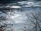 Scatto sul lago di Ledro parzialmente ghiacciato.
Panasonic fz45 t 1/500 f 8,0 iso 200