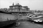 Teatro Margheria di Bari , arenato sulle acque del molo da piu' di trent'anni , come le barche sulla terra ferma.........