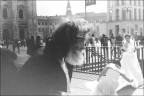 piazza Duomo Milano (scan da kodak T-max 400)

Se riesci a sentire fino in fondo che vale la pena conservare la propria condizione di esseri umani anche quando non ne sortisce alcun effetto pratico, sei riuscito a sconfiggerli. G. Orwell