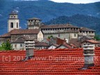 Paricolare punto di vista del castello di Lerma, uno dei pi belli della zona. Realizzata alla fine del XV secolo da Luca Spinola, ricco ed influente patrizio genovese.

Canon PowerShot SX100 IS - f/8 - ISO 100 - focale 51mm