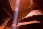 Antelope canyon, Arizzona. 1/8 sec, 5.6, 1600 Iso, 10-22 a 22 mm. Mano libera, in mezzo al traffico tra uno spintone e l'altro.