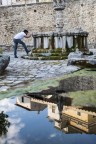 stara' fotografando il riflesso sull'acqua??