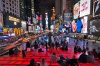 Time Square: il centro pulsante di New York.. 
Versione HD:
http://www.fabionodariphoto.com/ita/viaggi/viagginewyork.html#IMG_1188

Ho scritto un breve articolo su New York. Potete trovarlo a questo indirizzo:
http://www.fabionodariphoto.com/ita/articoli/newyork.html