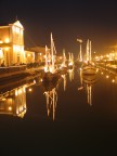 a Cesenatico (la patria del grande Pantani) ogni natale viene allestito il presepe sulle barche storiche parcheggiate sul canale di notte l'atmosfera si fa magica