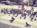 ragazza con piccioni ragazza con piccioni