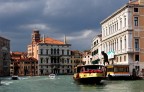 Scattata dal vaporetto mentre attraversa Canal Grande.
Critiche e suggerimenti sono sempre ben accetti :)