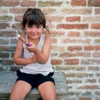Mani in alto!