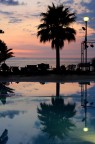 si specchia in piscina ma alle spalle ha il mare - Santa Mar si specchia in piscina ma alle spalle ha il mare - Santa Mar