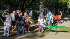 Girovagando 2012. - Giardini Pubblici. Compagnia Katakrak ( Spagna). La Animalada. Di base a Barcellona, Katakrak realizza e anima un'originale Luna Park per bambini, interamente costruito con materiali di recupero. Ecologia f rima con fantasia, il loro messaggio : mai smettere di reinventare modi per giocare.