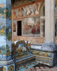 Scorcio del famoso "chiostro maiolicato" sito nel complesso monumentale di S. Chiara - Napoli
