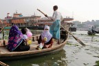 Bangladesh 2012. Sul fiume che attraversa la capitale Dhaka.