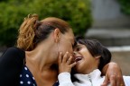 mia moglie e mia figlia colte in un attimo dolcissimo