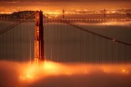 Golden Gate circondato dalla nebbia.