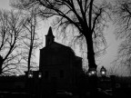 Un chiesetta praticamente in rovina, e l'unico modo per non vederne il degrado  fotografarla la sera