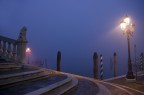 Scorcio del ponte di Vigo di Chioggia alle prime ore del mattino di una fredda giornata di gennaio