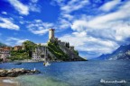 Malcesine sul Garda. Il castello visto dalla spiaggia di Paina. Uno degli scorci pi belli del lago .