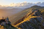 La Montagna di Tiriolo,  un luogo fantastico, ricco di storia e di risorse per i naturalisti, archeologi e paleontologi. 
E' un luogo molto difficile dal punto di vista fotografico in quanto non ci sono dei veri e propri spunti compositivi. Ci sono andato in estate, in autunno, in inverno, senza risultati positivi. Cosi' ci sono ritornato oggi, che e' primavera, sfruttando la buona luce che madre natura mi ha regalato in quell'istante. Spero vi piaccia.

Ho usato un filtro GND 0.6 ed un filtro ND da