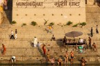 Risveglio sulle rive del Gange - Varanasi Risveglio sulle rive del Gange - Varanasi