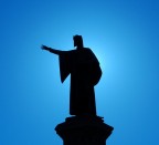 Statua al centro di piazza Dante, Trento
Primo tentativo di silhouette, tutte le critiche sono bene accette :)