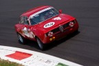 ALFA GTA1300 all'ingresso della curva parabolica di Monza