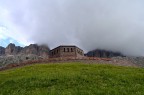 Cimitero di guerra austriaco sul Passo Pordoi. Vi sono conservati, nel mausoleo, i resti di pi di 8000 soldati austriaci caduti durante la prima guerra mondiale e nel perimetro esterno quelli di pi di 900 caduti austriaci della seconda guerra mondiale. Quanti morti!!!! per un pezzo di terra e roccia seppure maestoso!!!
Ciao 
Valentino