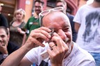 Anche quest'anno ho avuto il piacere di collaborare con Chico De Luigi ad un evento al SI Fest.
Mentre Chico faceva una originale "lettura borsetta" ha trovato un portachiavi a forma di fotocamera: si  girato verso di me facendo finta di fotografarmi. Click!

Voi che ne pensate del risultato? :)