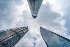 I tre grattacieli che caratterizzano lo skyline di Shanghai, visti dal basso.

Commenti e critiche sempre graditi.

Giacomo