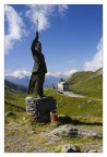 Monumento all'abate Pierre Chanoux (1828-1909; rettore ospizio Mauriziano; alpinista; naturalista) al passo del Piccolo San Bernardo; 45 40.4' N, 6 52.7' E; 26/8/2013 ore 11:24.