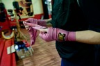 Un reportage tra le atlete che scelgono il pugilato, sport tipicamente virile, per confrontarsi tra donne e cercare il limite estremo della propria femminilit