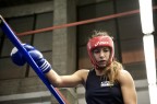 Un reportage tra le atlete che scelgono il pugilato, sport tipicamente virile, per confrontarsi tra donne e cercare il limite estremo della propria femminilit