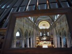 Esperimento: foto della chiesa, vista dallo specchio dell'organista. Sicuramente la resa non  delle migliori, tutt'altro... Secondo voi l'idea  da buttare o ci si pu lavorare sopra? Nel caso, come?
Suggerimenti e critiche sempre ben accetti, grazie.