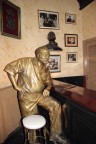 "My mojito in La Bodeguita, my daiquiri in El Floridita"
El Floridita, calle Obispo, Havana, Cuba: Hemingway nell'angolo.