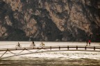 Passerella sulla "foce " del Sarca nel Lago di Garda. agosto 2014