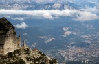 Sguardo verso la citt di Trento in val d'Adige. A sinistra il minuscolo Bivacco Vigolana. Settembre 2014