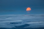 Alba lunare sul ghiacciao Alba lunare sul ghiacciao
