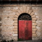 la porta rossa